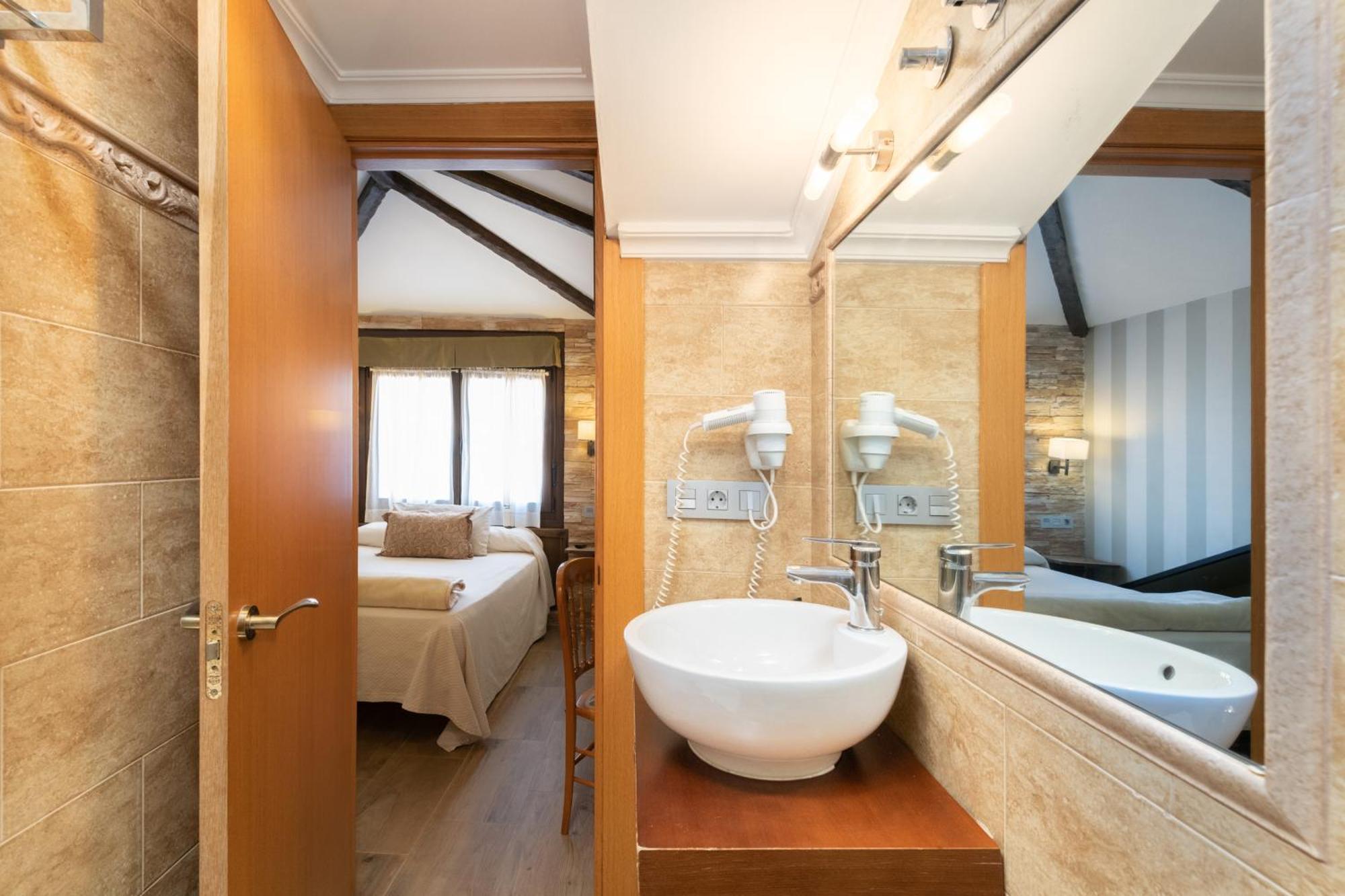 Cimavilla Rooms Gijón Buitenkant foto